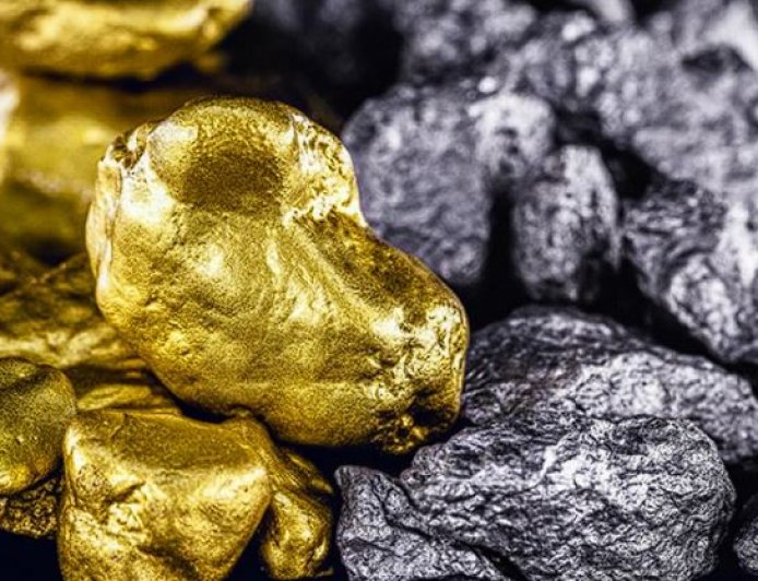 Piyasalarda "Reisi" Krizi Altın ve Gümüşte Yeni Rekorlar Geliyor